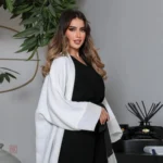 Vêtement traditionnel chic en blanc