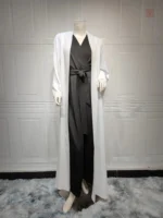 Style kimono blanc pour occasions spéciales