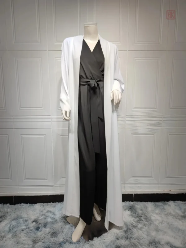 Style kimono blanc pour occasions spéciales
