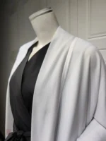 Vêtements modestes en blanc, parfaits pour l'été