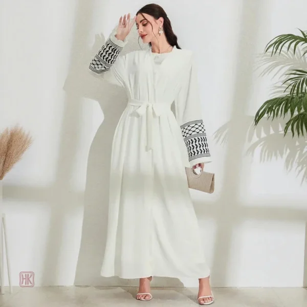 abaya-kimono-blanche-a-motifs-graphiques-1 Abaya Kimono Blanche à Motifs Graphiques