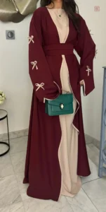 Vêtement traditionnel bordeaux, abaya kimono chic