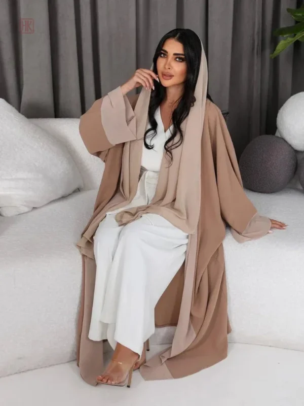 Abaya fluide beige pour un look chic et décontracté