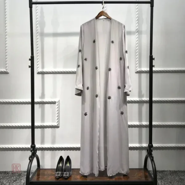 Abaya légère, design simple et raffiné