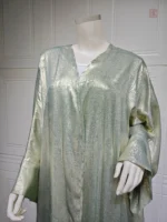 Abaya satinée, design minimaliste chic