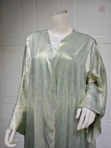 Abaya satinée, design minimaliste chic