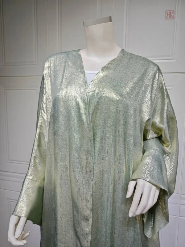 Abaya satinée, design minimaliste chic