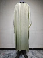 Vêtement kimono satin, coupe moderne et raffinée