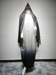 Abaya moderne en tissu léger et fluide