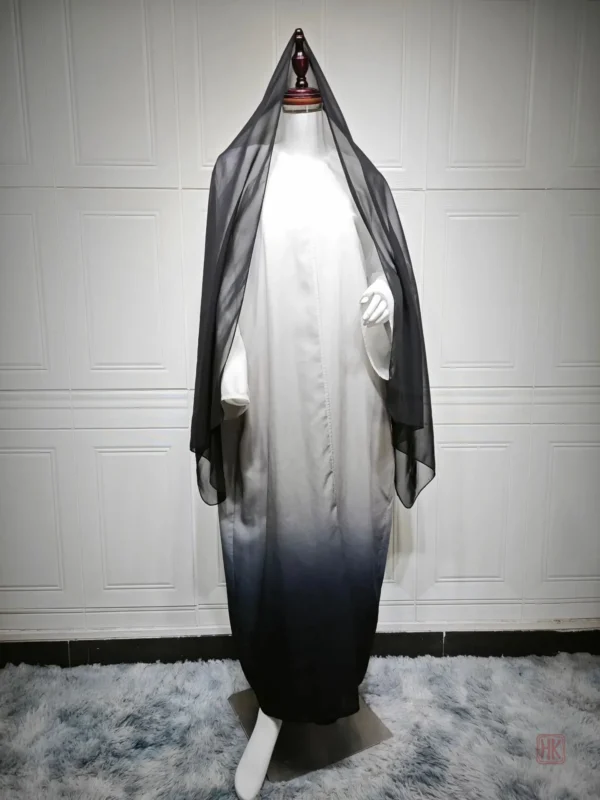 Abaya moderne en tissu léger et fluide
