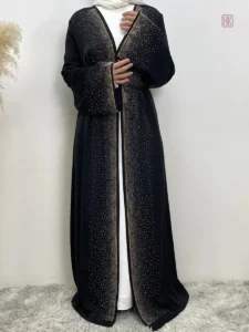 Abaya légère aux détails scintillants