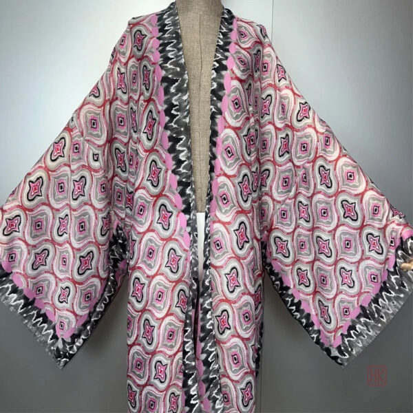 Kimono rose, idéal pour un look décontracté