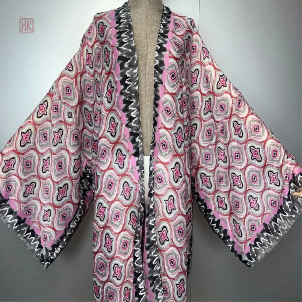 Abaya légère avec motifs colorés