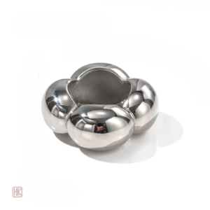 Bague large au design épuré pour un style moderne