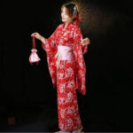 Kimono traditionnel japonais avec motifs élégants