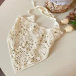 Bandeau blanc au style rétro, accessoire féminin élégant