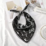 Foulard élégant à motif papillon pour un look chic