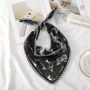 Foulard élégant à motif papillon pour un look chic