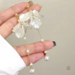 Boucles fantaisie élégantes en perles pour femmes