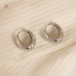 Accessoire féminin en acier inoxydable au design vintage