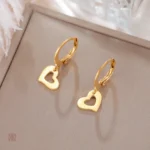 Accessoire féminin : boucles d'oreilles pendantes