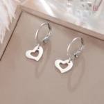 Stylées boucles d'oreilles coeur pour un look unique
