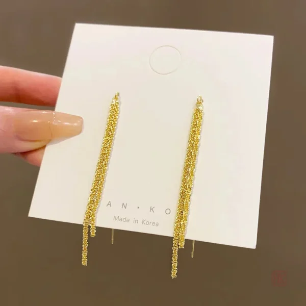 Accessoire mode : élégantes boucles d'oreilles féminines