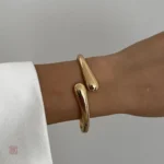 Bracelet élégant et moderne, accessoire féminin à la mode