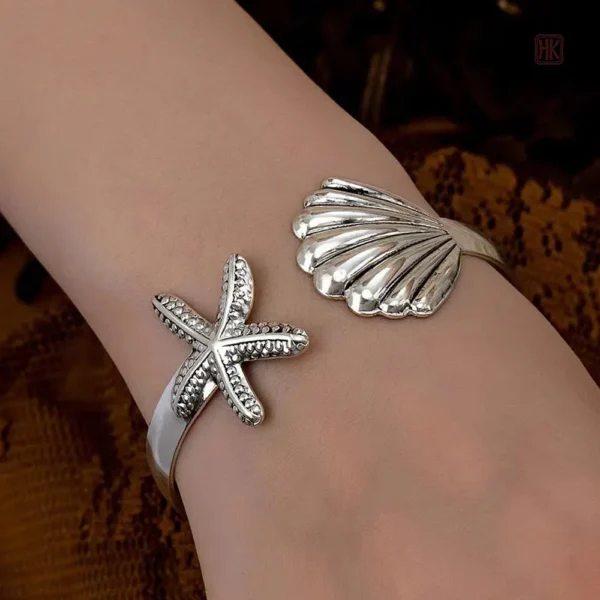Bracelet tendance avec coquillage et étoile de mer