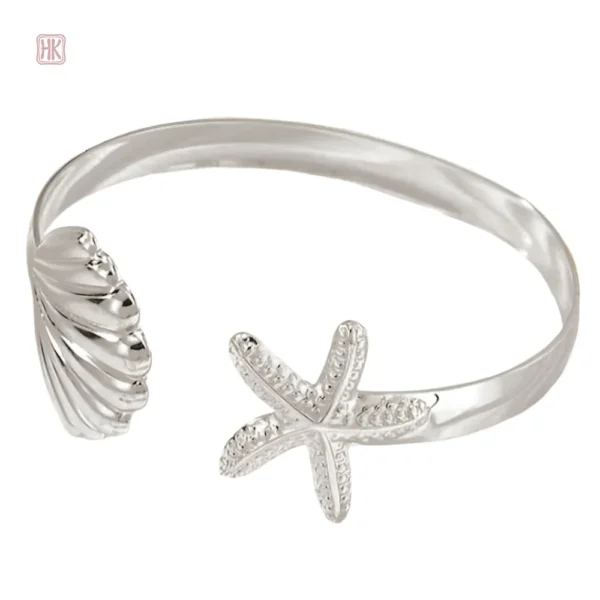 Accessoire féminin en coquillage et motif étoile