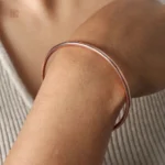 Bracelet tendance en acier inoxydable, design minimaliste