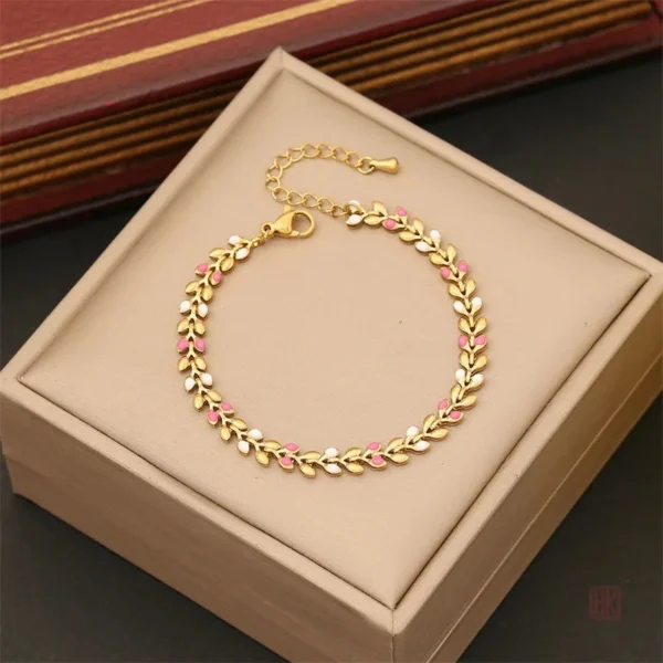 Bracelet tendance avec des feuilles aux couleurs variées