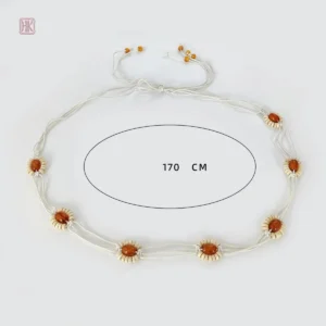 Accessoire mode : ceinture à motifs floraux et perles