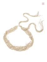 Accessoire estival chic pour compléter votre look féminin