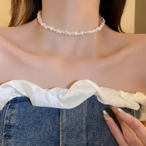 Chaîne de perles irrégulières pour un style tendance