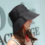 Accessoire féminin réversible avec ficelle pour un style estival