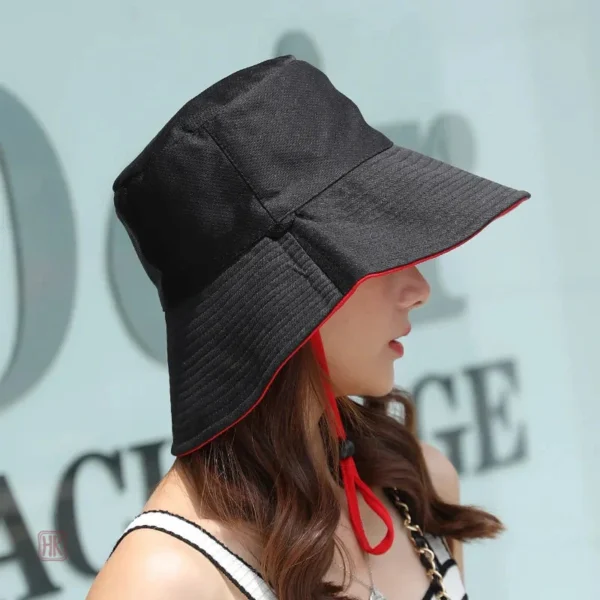Accessoire féminin réversible avec ficelle pour un style estival