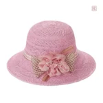 Chapeau d'été en paille avec embellissements floraux