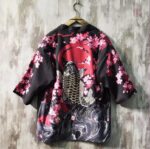 Style kimono homme, design fleuri pour un look unique