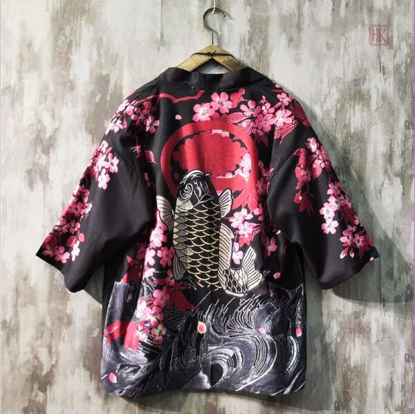 Style kimono homme, design fleuri pour un look unique