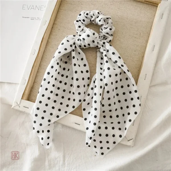 Foulard à Pois, accessoire féminin stylé