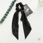 Accessoire femme: chouchou en foulard uni coloré