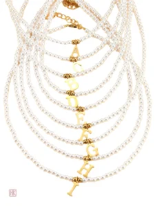 Bijou femme élégant, collier de perles avec initiale personnalisée