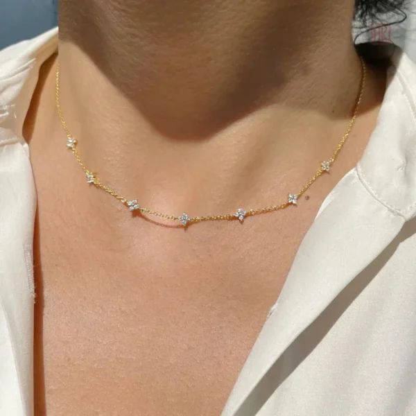 collier-fin-en-acier-inoxydable-fleuri-1 Collier Fleuri en Acier Inoxydable pour Femme