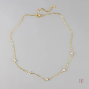Accessoire Tendance : Collier Fin Fleuri en Acier