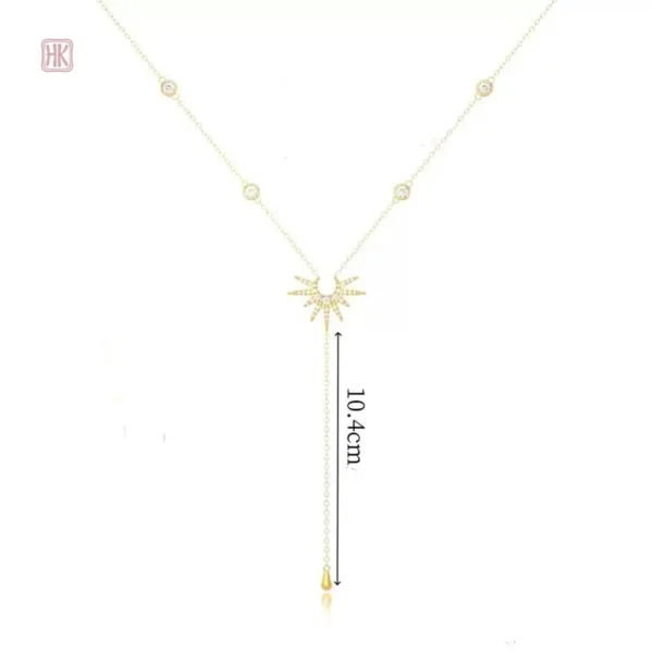 Accessoire mode femme, collier fin avec style unique et raffiné