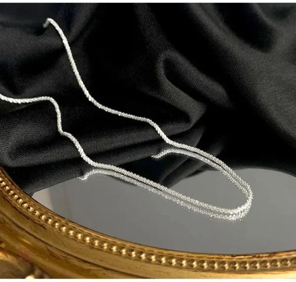 Bijou élégant en argent pour un look moderne et stylé