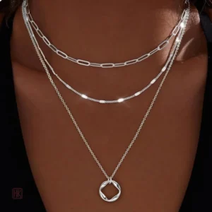 Collier Triple Chaîne Tendance pour femme élégant et moderne