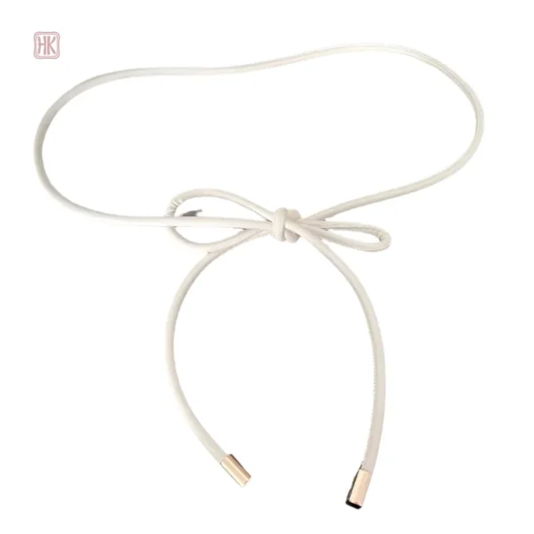 Ceinture en cuir moderne, parfaite pour accentuer la taille
