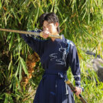 Vêtement traditionnel japonais en bleu